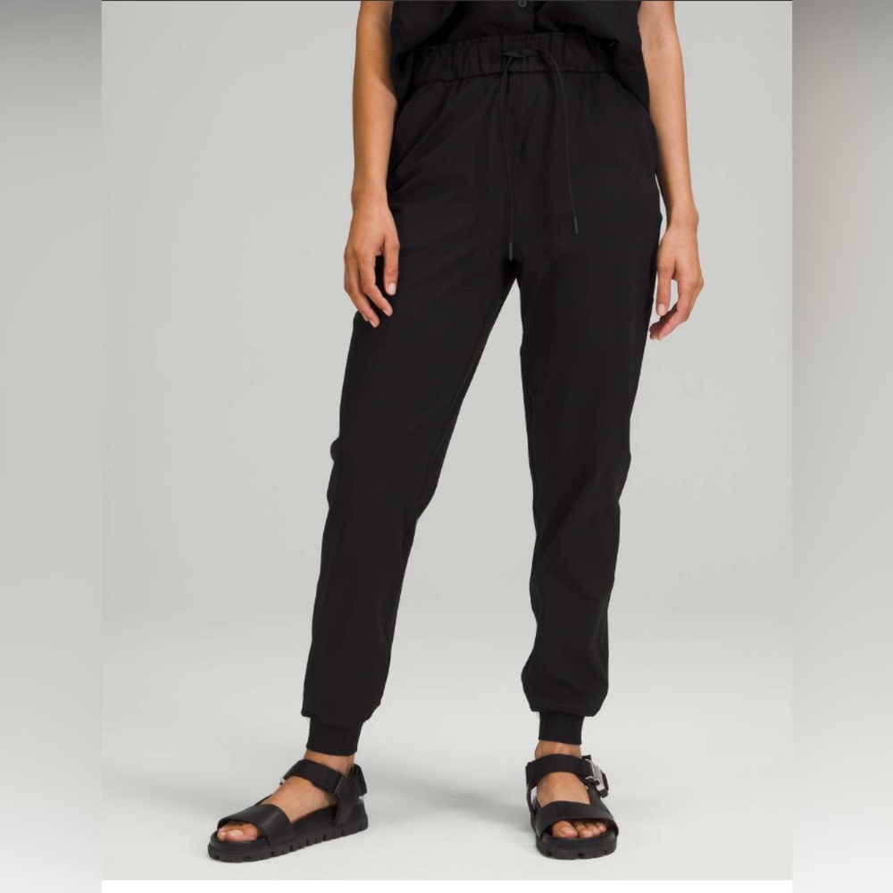 Lululemon Stretch High Rise Joggers – Size 6 – Black